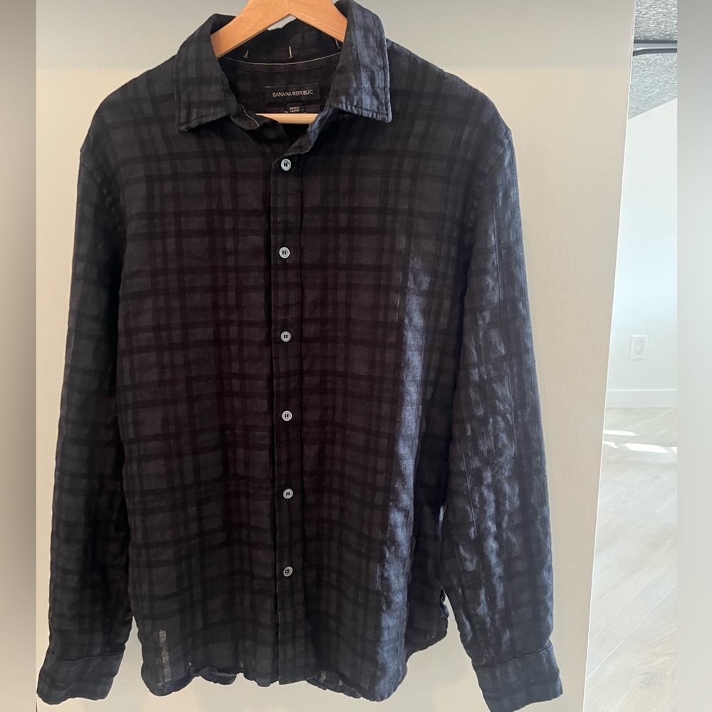 Banana Republic Dark Checkered Linen Button-Up